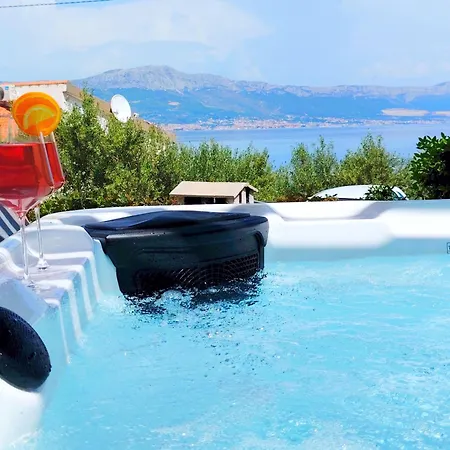 Vila Madu --- Entire Private With Jacuzzi